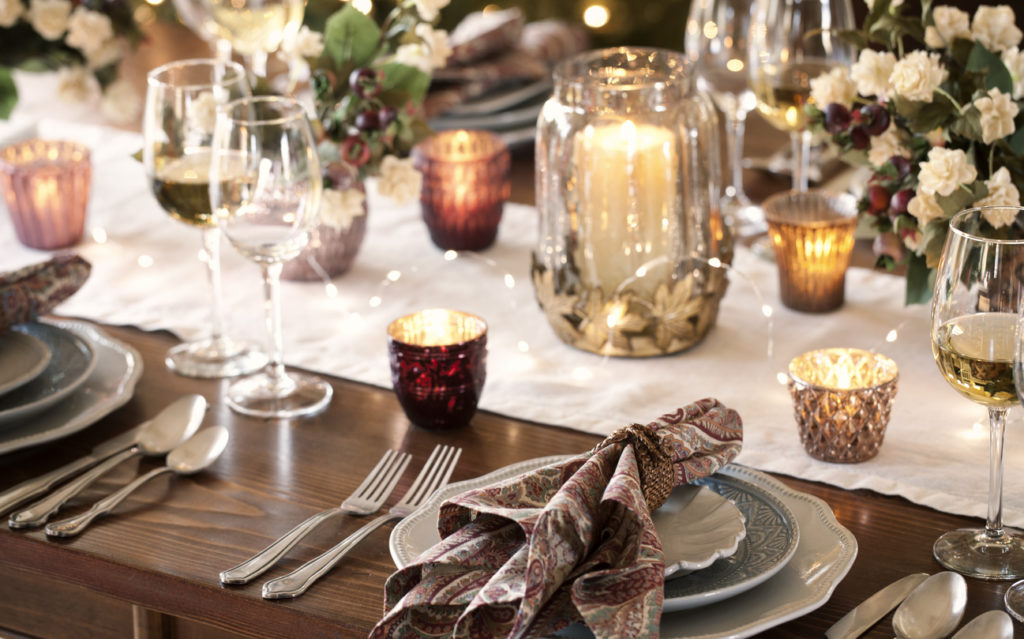 Holiday dining place setting